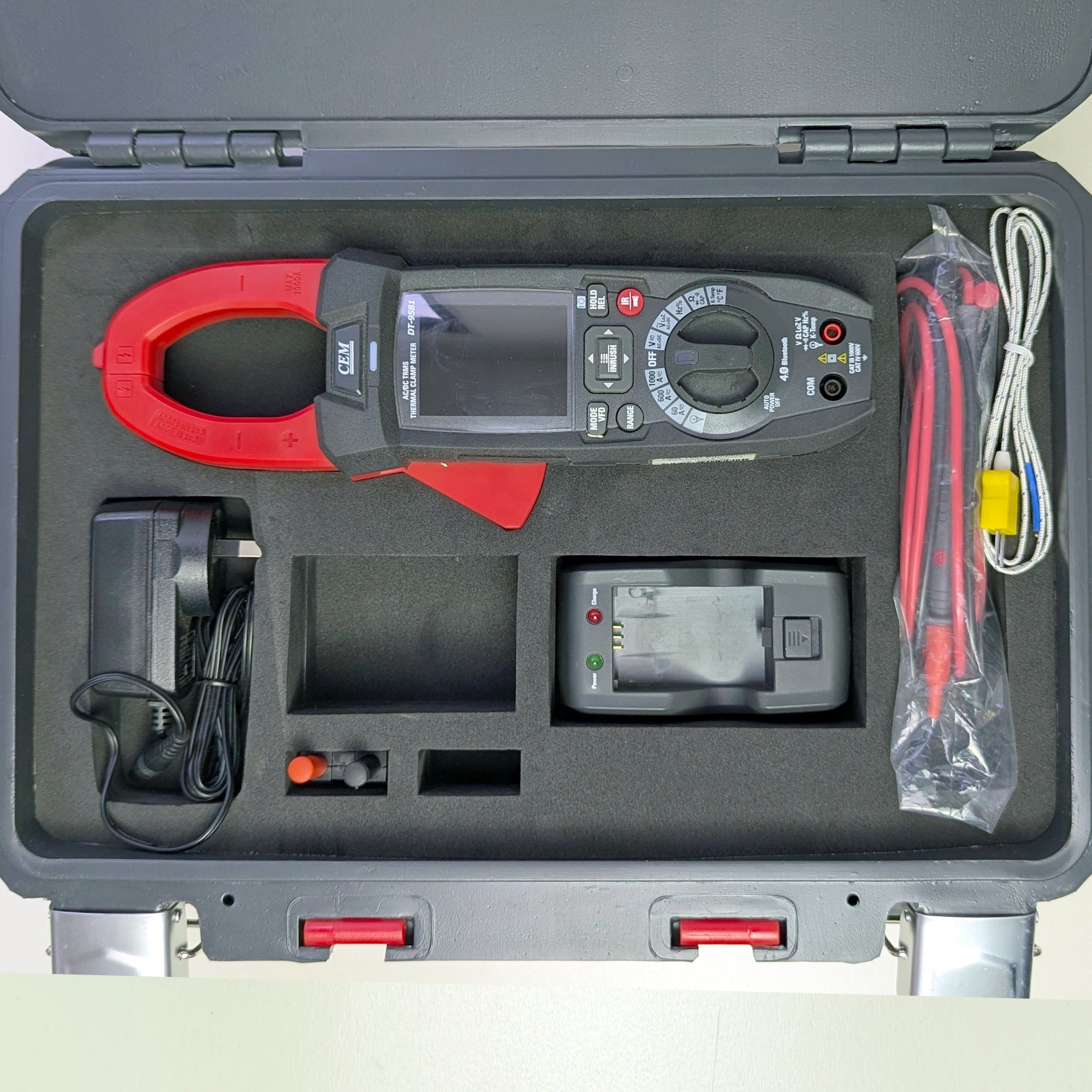 CEM DT-9581 True RMS 1000A AC/DC Thermal Clamp Meter - product view 2